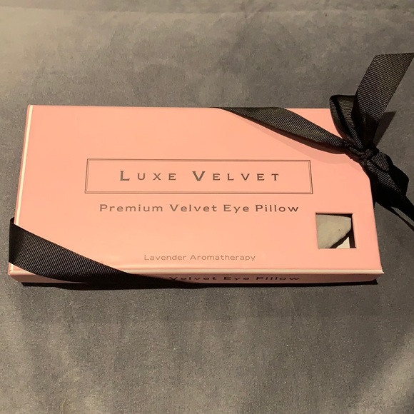 Luxe Velvet Eye Pillow - Picture 1 of 1